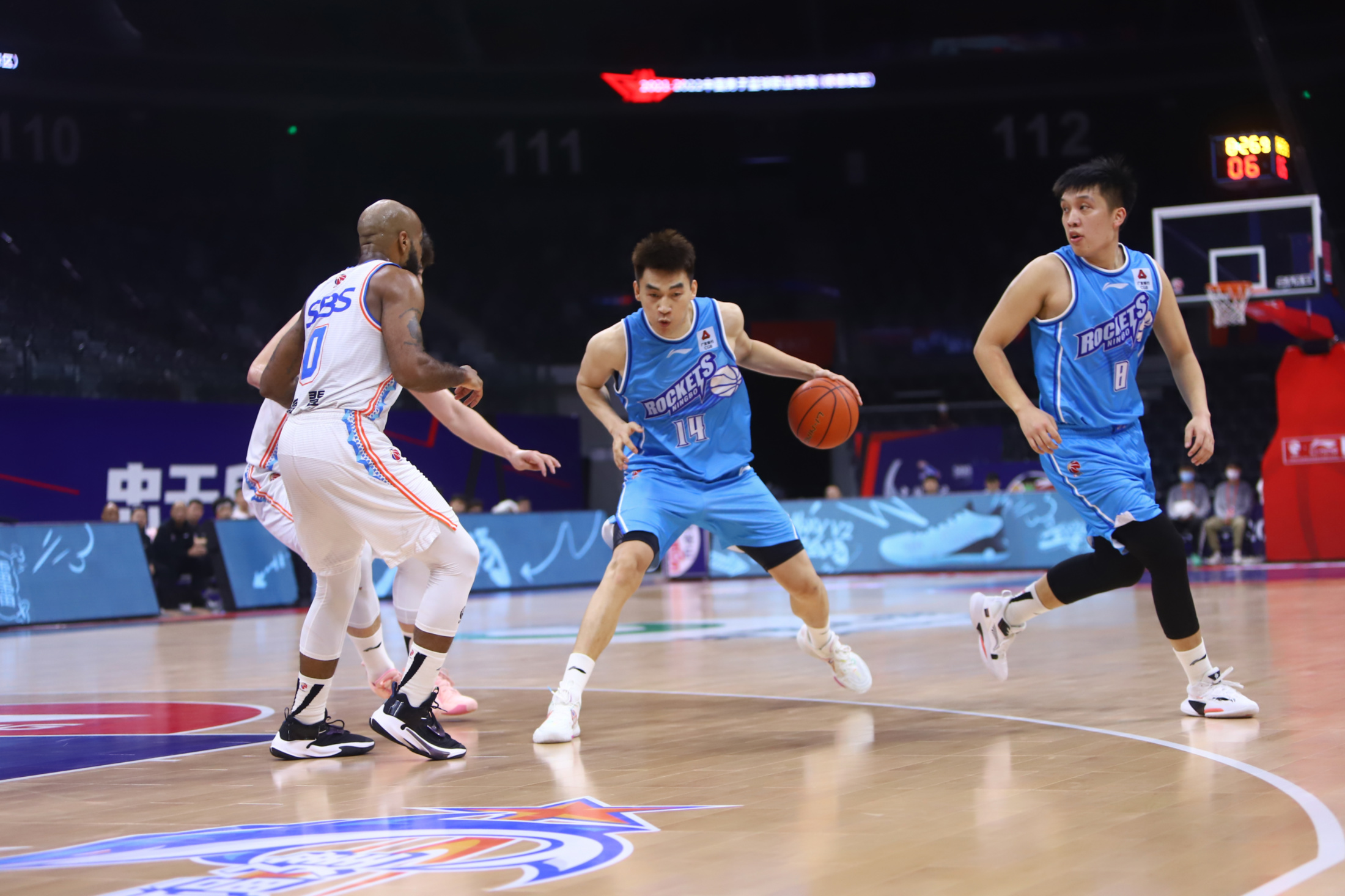 赛地聚焦：NBA季后赛今晚热度飙升，浙江队主帅复盘，球迷炸锅，纪律约束更严格的简单介绍